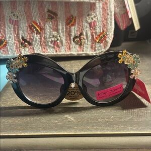 Betsey Johnson Garden Party Floral Sunglasses Black Frame Ombré Lenses NWT